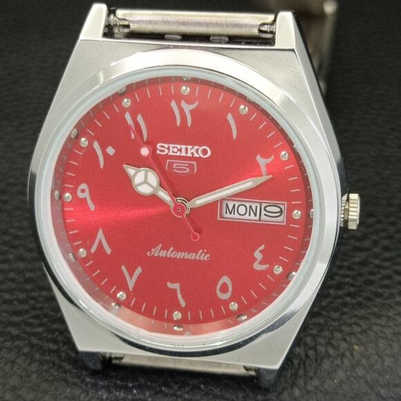Vintage 1976 Seiko Automatic Mens Silver Watch W/daydate & Red accents - Picture 3 of 10
